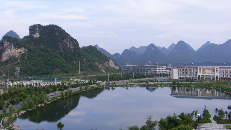 电子配件批发价格通常由以下几个部分构成：