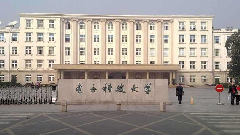 行业背景：电子元器件采购的复杂性